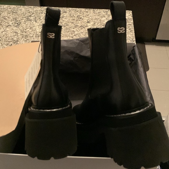 BNIB Sandro Chelsea Ankle Boots - Picture 8 of 14